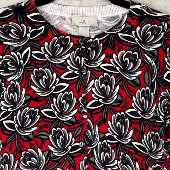 LOFT Burgundy Red Floral Ribbed Knit Sweater Cardigan Sz S Button Career Church - Picture 9 of 14